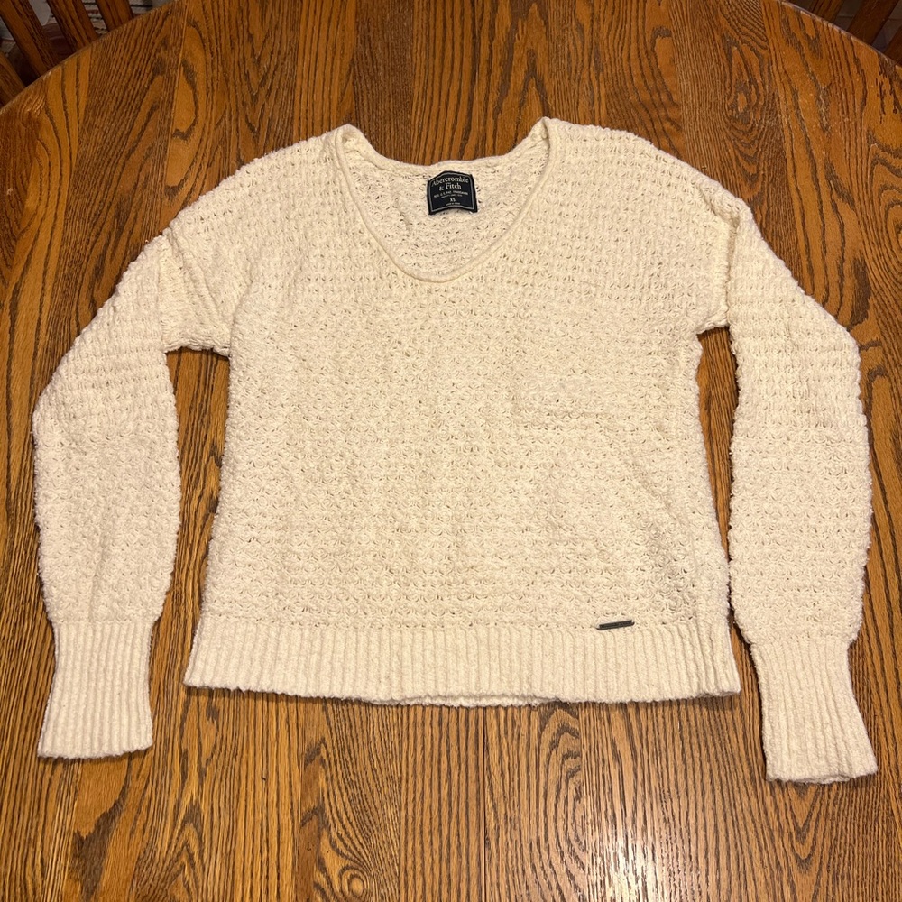 Abercrombie and Fitch Women’s/Juniors V Neck Cream Sweater (XS)